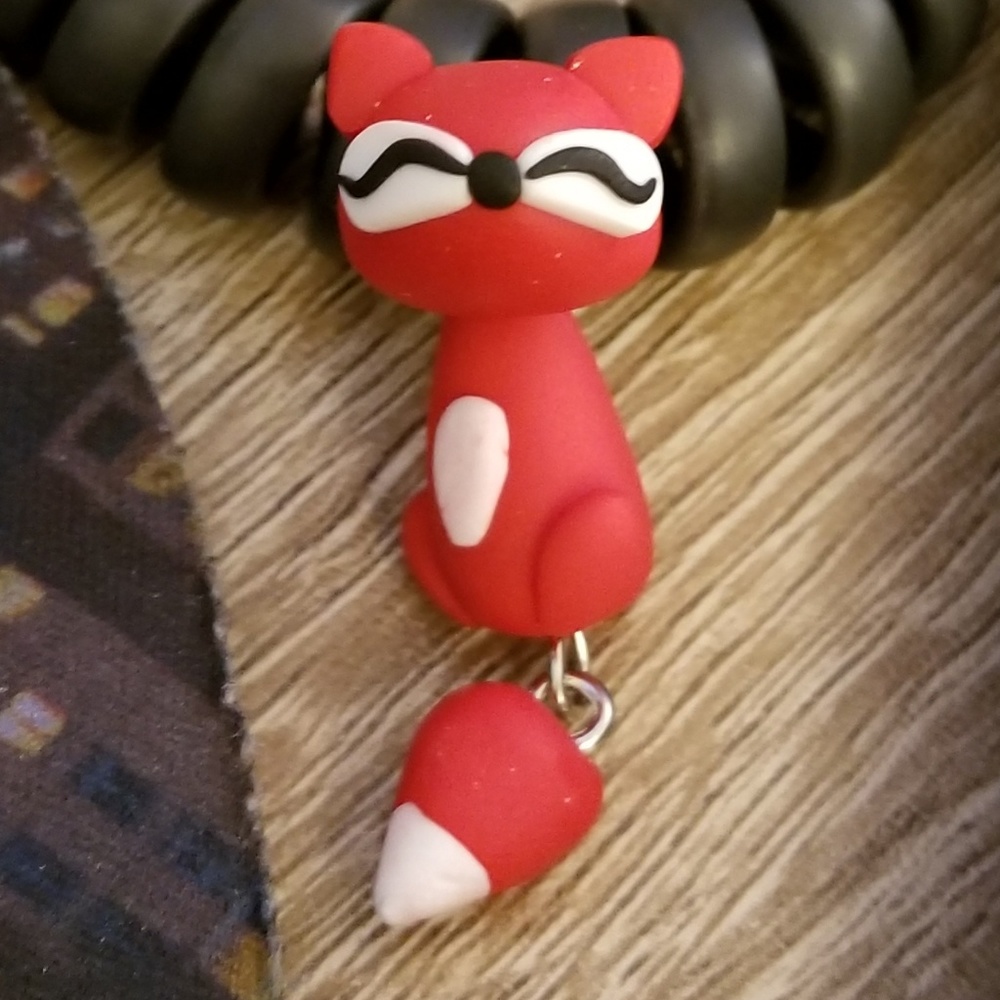 Foxy dangle earrings